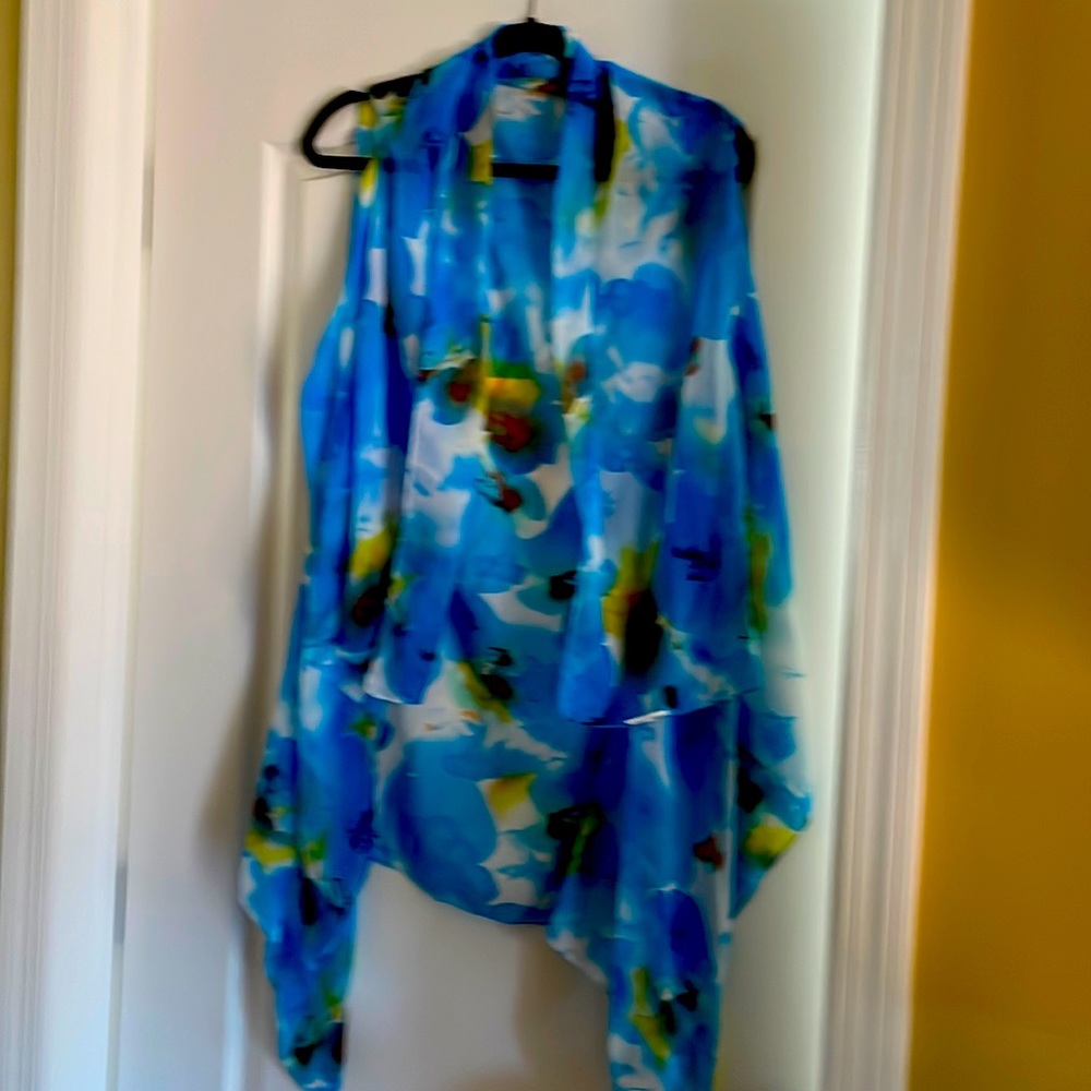 Light weight airy vest